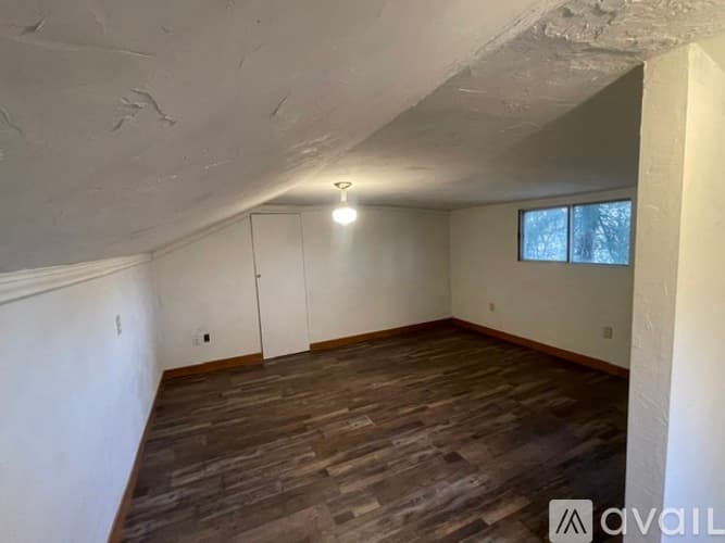 Monroeville House: 4860 William Penn Highway