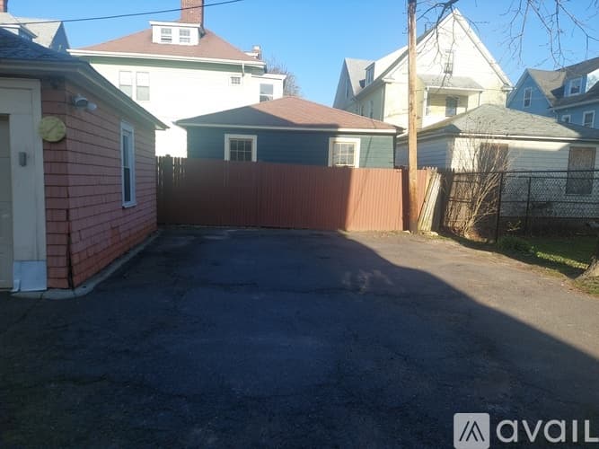 Hartford Apartment: 422 Prospect Ave