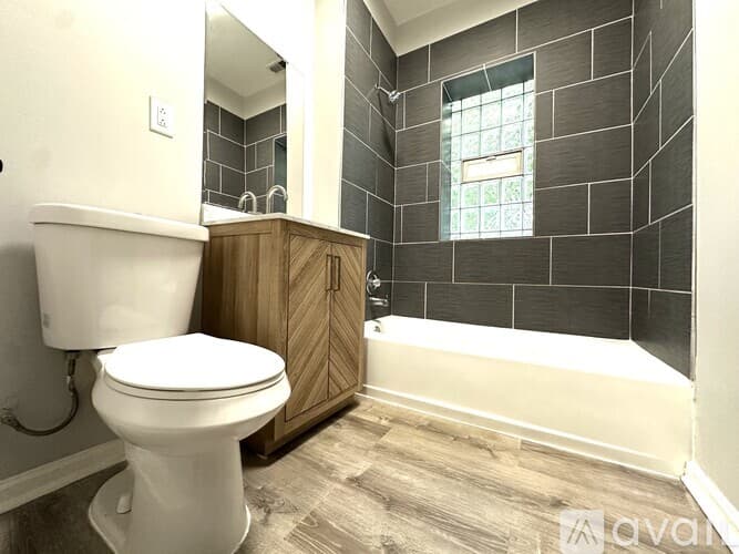 Chicago Apartment: 3502 08 W Grace St