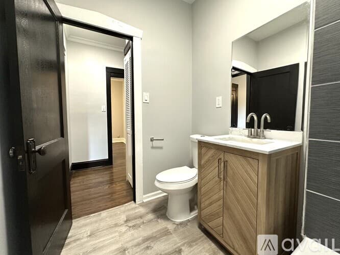 Chicago Apartment: 3502 08 W Grace St