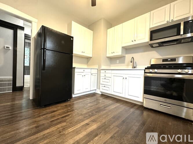 Chicago Apartment: 3502 08 W Grace St