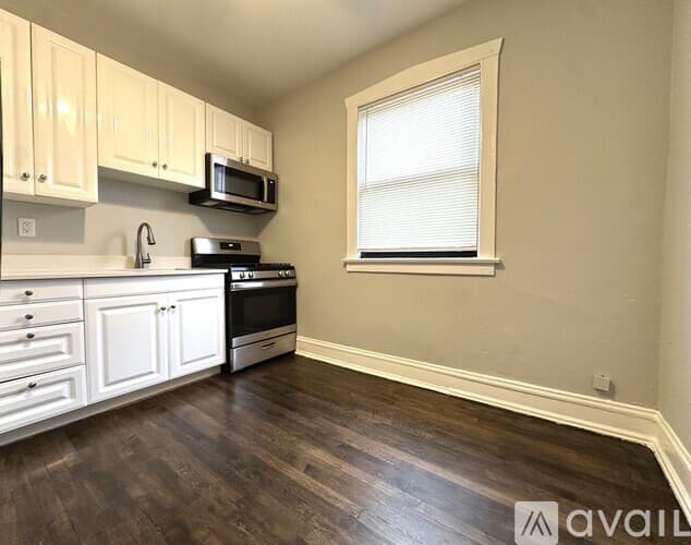 Chicago Apartment: 3502 08 W Grace St