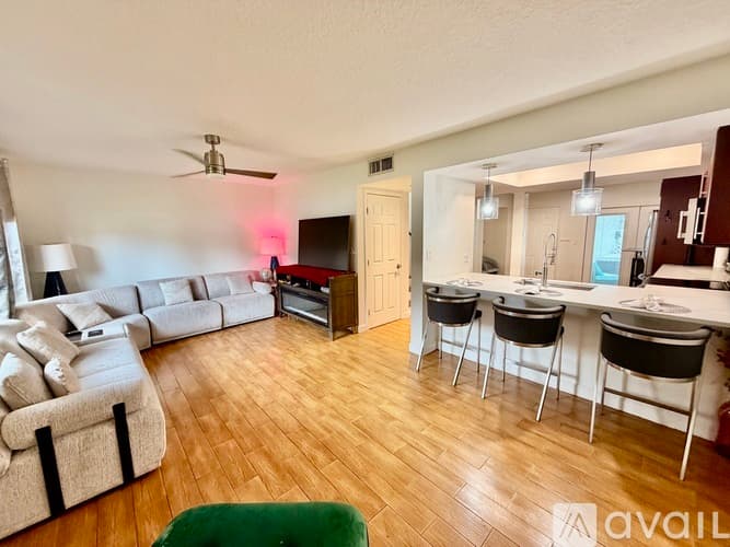 Tampa House: 104 Biscayne Avenue Unit A