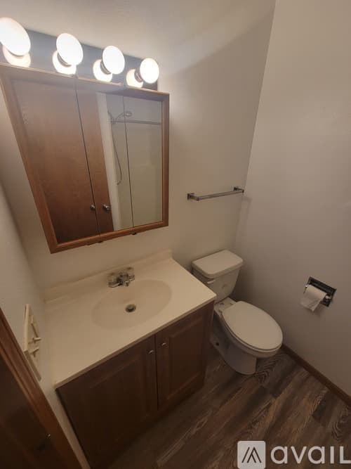 La Crosse Apartment: 2222 32nd St S