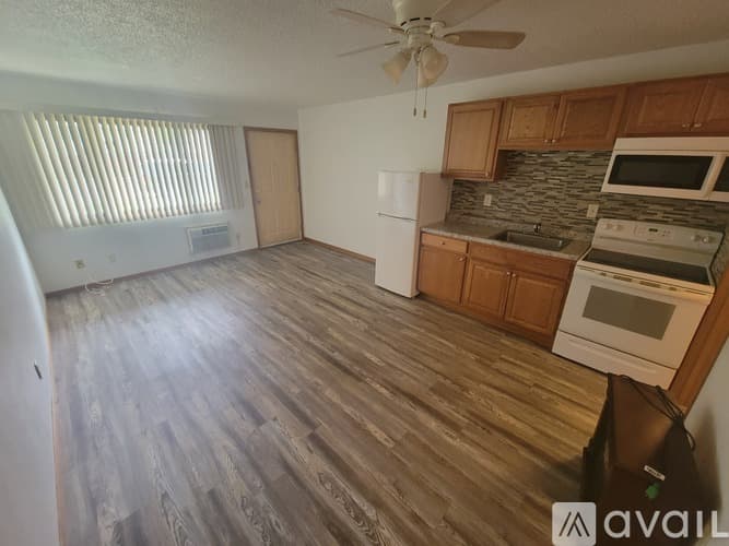 La Crosse Apartment: 2222 32nd St S