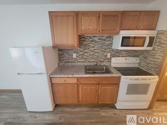 La Crosse Apartment: 2222 32nd St S