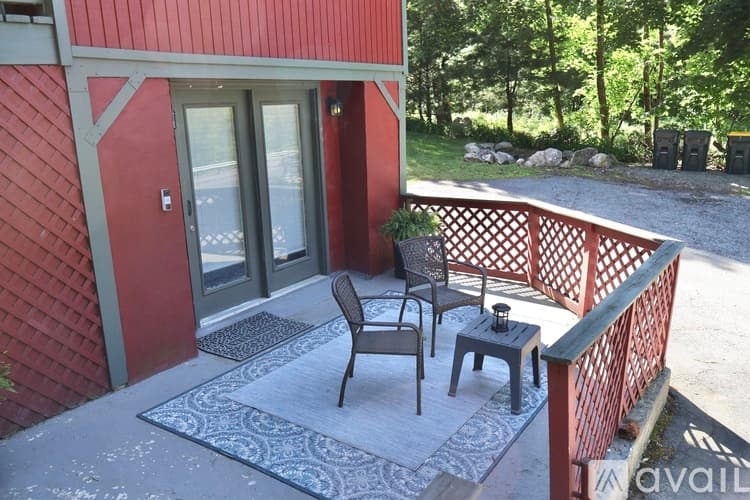 Smithfield Apartment: 258 Douglas Pike