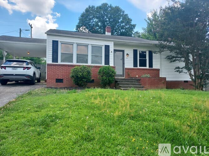 Spartanburg House: 813 Hillwood Avenue