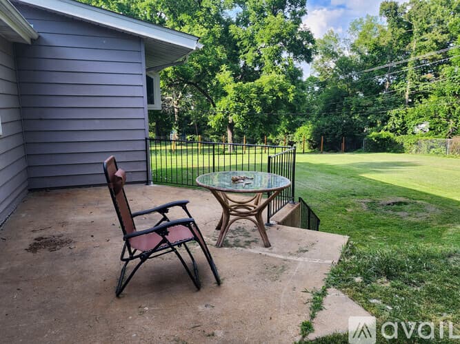 Ballwin House: 20 Alfresco Drive