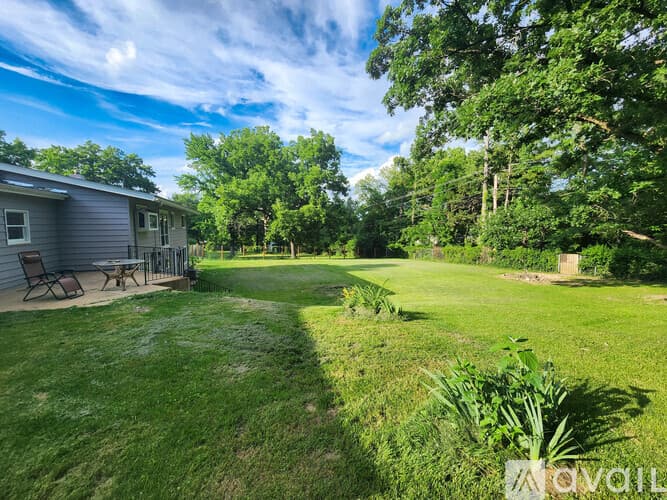 Ballwin House: 20 Alfresco Drive