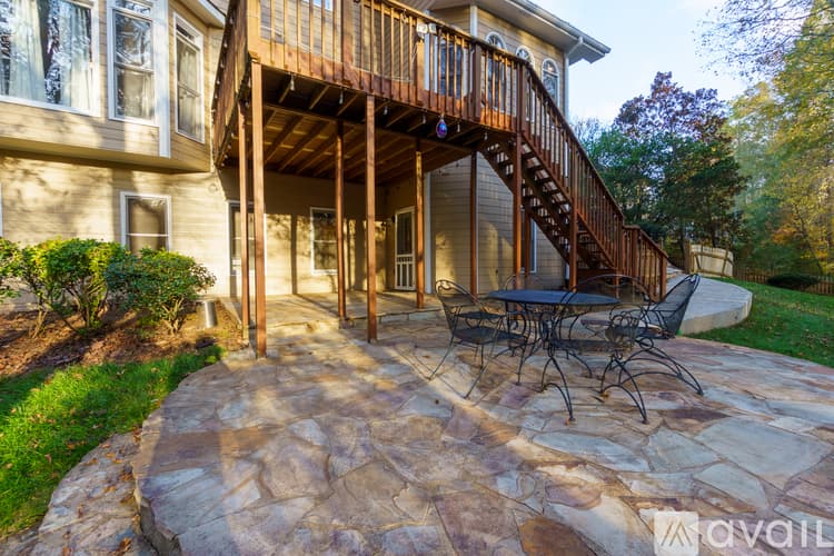 Alpharetta House: 495 Pine Bough Ct
