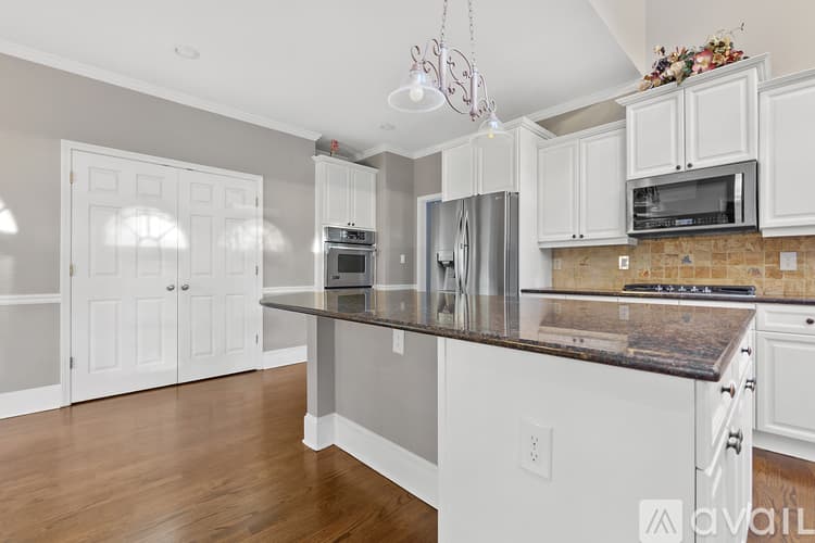 Alpharetta House: 495 Pine Bough Ct