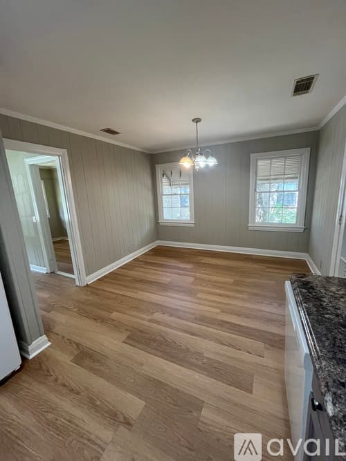 Statesboro House: 333 E Main St