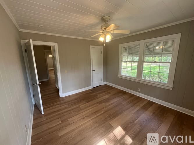 Statesboro House: 333 E Main St