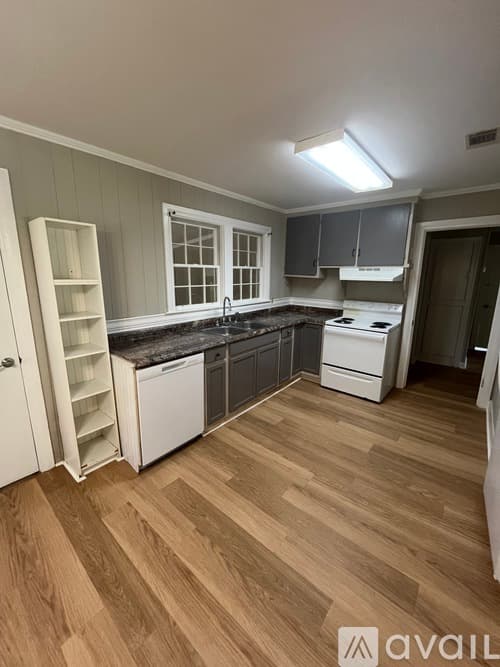 Statesboro House: 333 E Main St