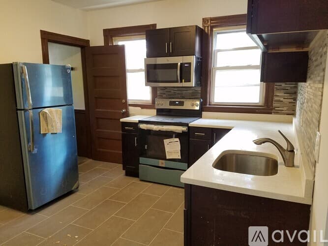 Boston Apartment: 98 Topliff St