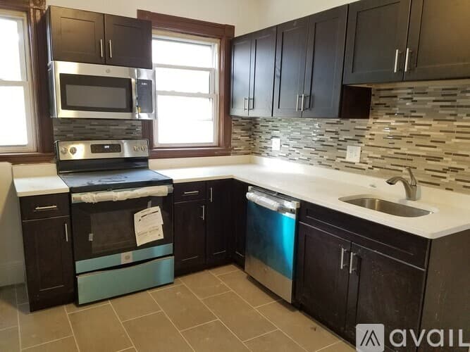Boston Apartment: 98 Topliff St