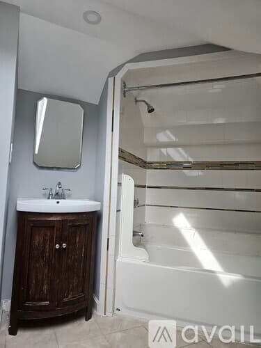 Boston Apartment: 14 Hillside St