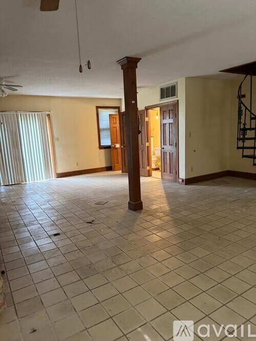 Littleton House: 725 Weavers Chapel Rd