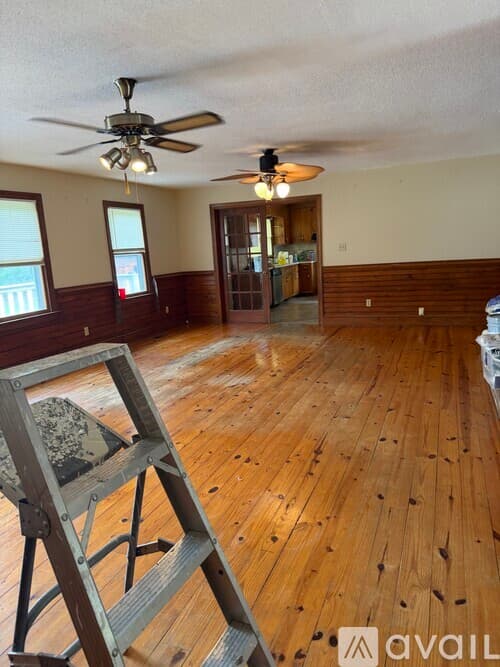 Littleton House: 725 Weavers Chapel Rd