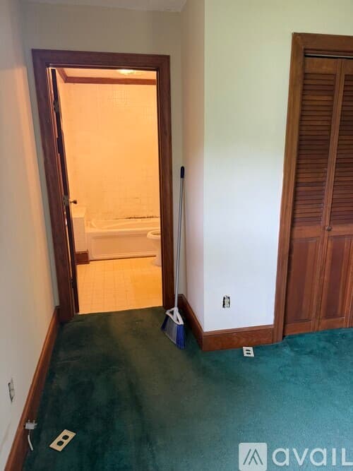 Littleton House: 725 Weavers Chapel Rd