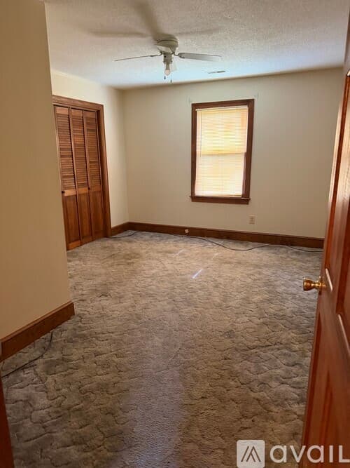 Littleton House: 725 Weavers Chapel Rd