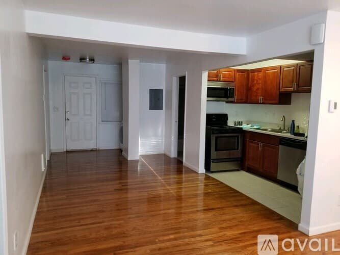 Bellevue Apartment: 10640 SE 16th St
