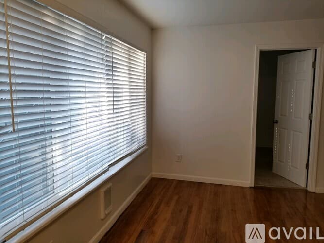 Bellevue Apartment: 10640 SE 16th St