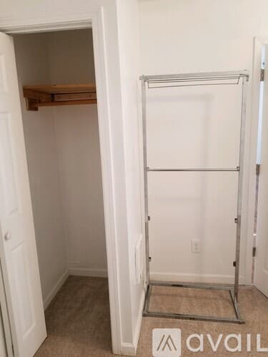 Bellevue Apartment: 10640 SE 16th St