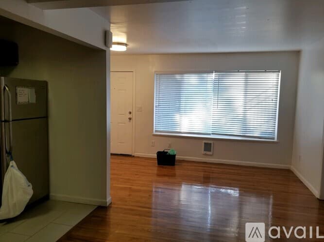 Bellevue Apartment: 10640 SE 16th St
