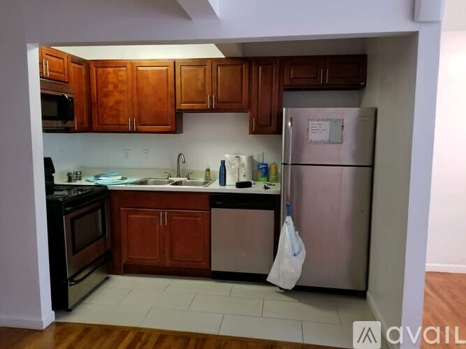 Bellevue Apartment: 10640 SE 16th St