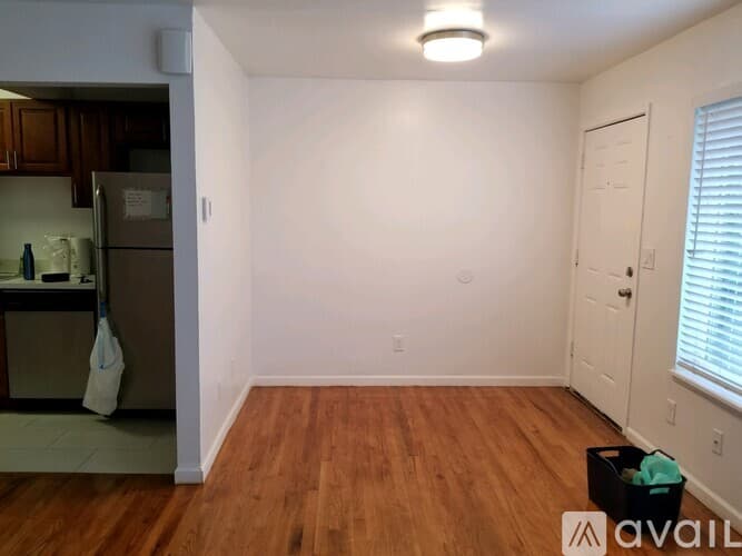 Bellevue Apartment: 10640 SE 16th St