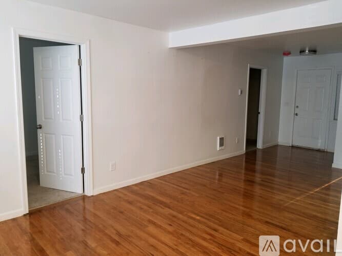 Bellevue Apartment: 10640 SE 16th St