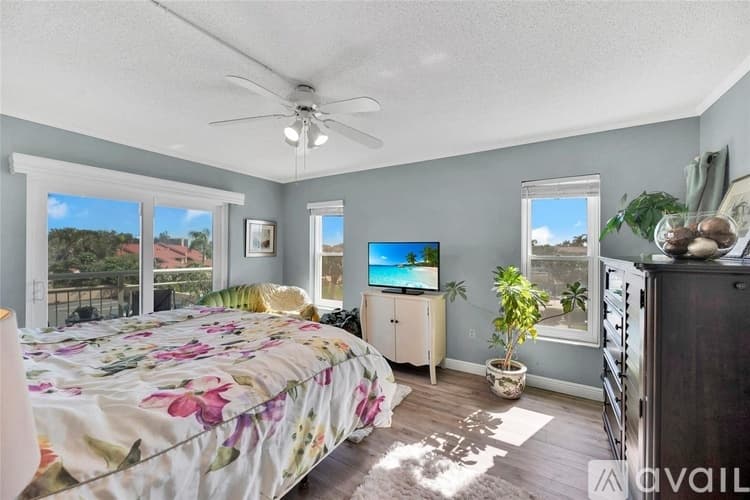 St. Petersburg Condo: 4900 Brittany Drive South