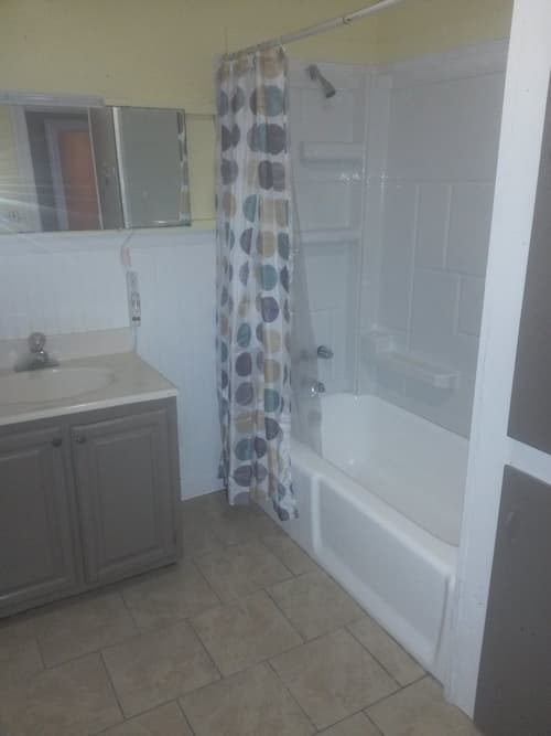 Warrenton Apartment: 136 Dowtin St