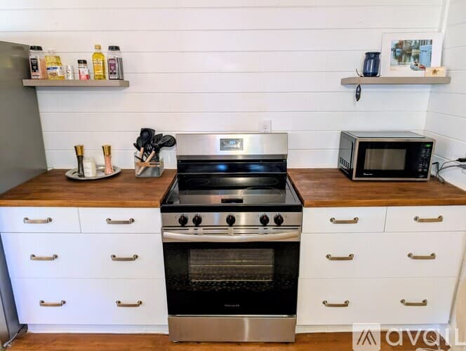 Lakemont House: 10 Oasis Rd