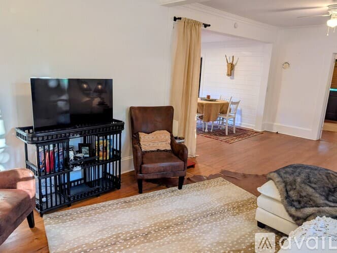 Lakemont House: 10 Oasis Rd