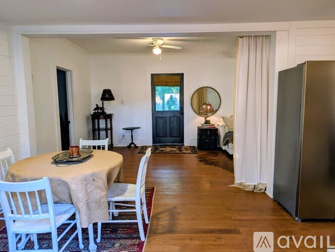 Lakemont House: 10 Oasis Rd