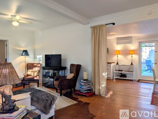 Lakemont House: 10 Oasis Rd