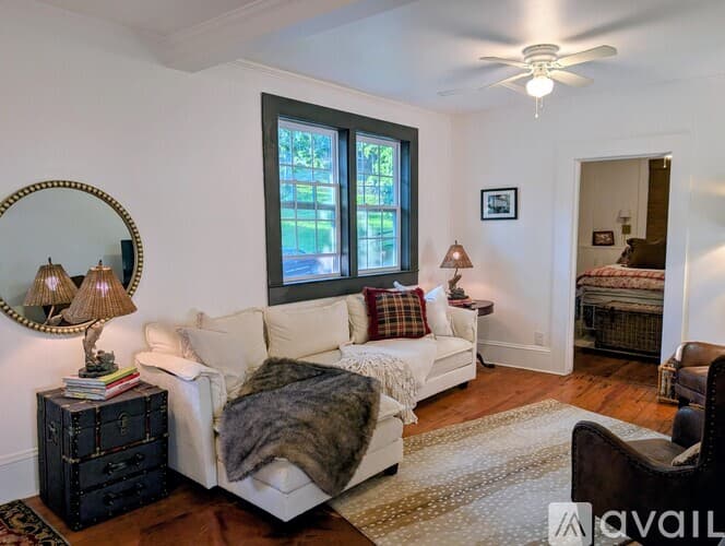Lakemont House: 10 Oasis Rd