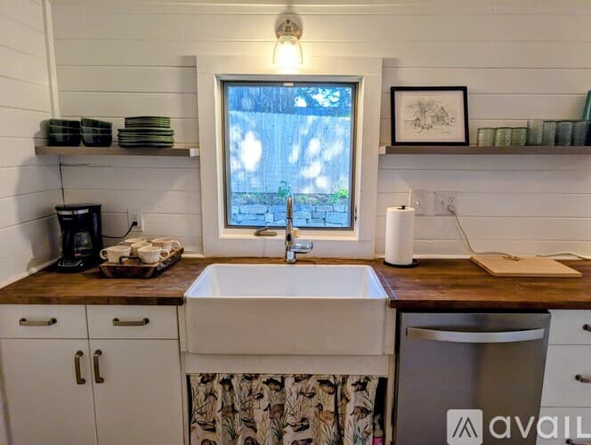 Lakemont House: 10 Oasis Rd