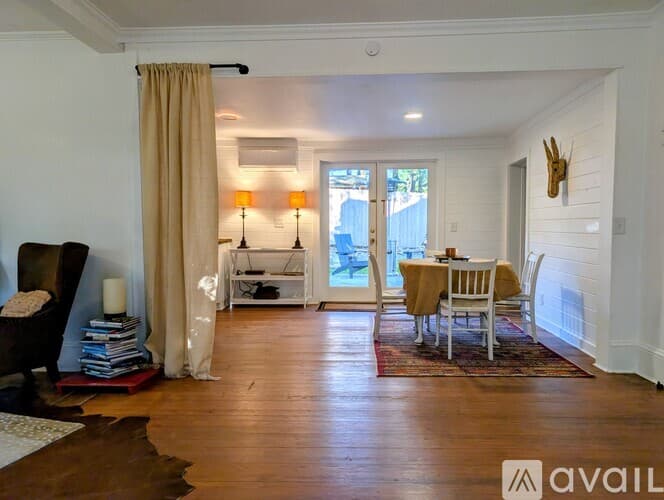 Lakemont House: 10 Oasis Rd