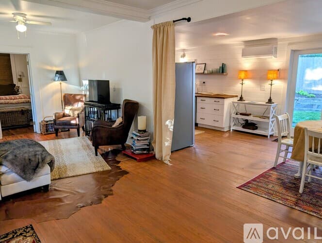 Lakemont House: 10 Oasis Rd