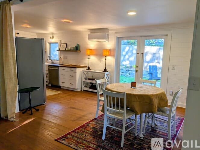 Lakemont House: 10 Oasis Rd