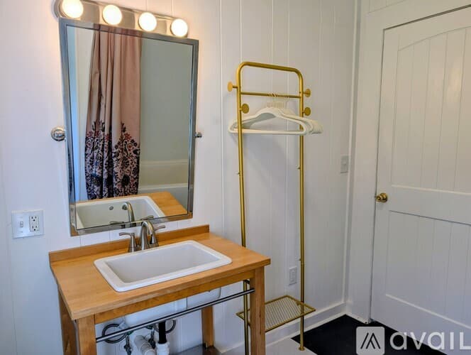 Lakemont House: 10 Oasis Rd