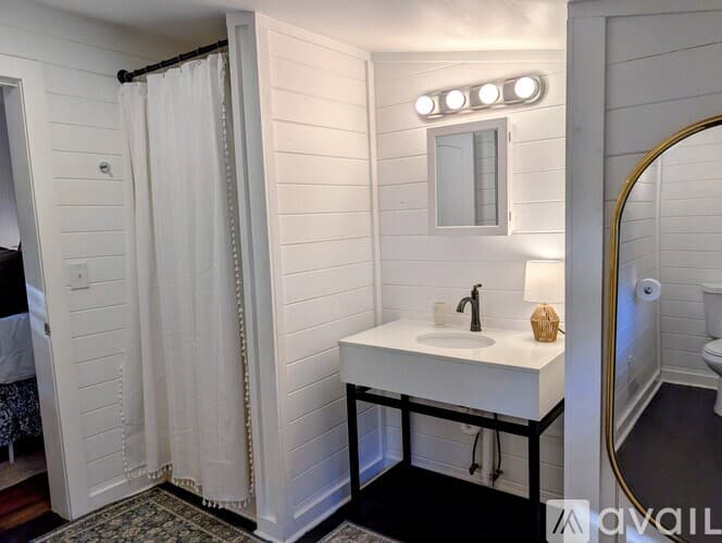 Lakemont House: 10 Oasis Rd