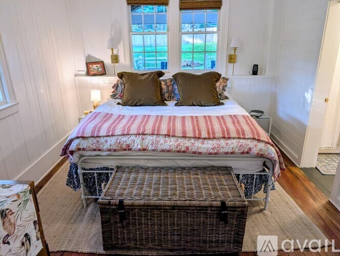 Lakemont House: 10 Oasis Rd