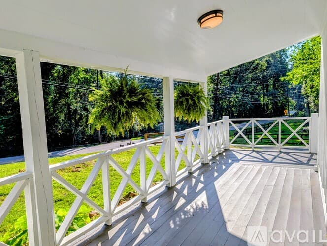 Lakemont House: 10 Oasis Rd