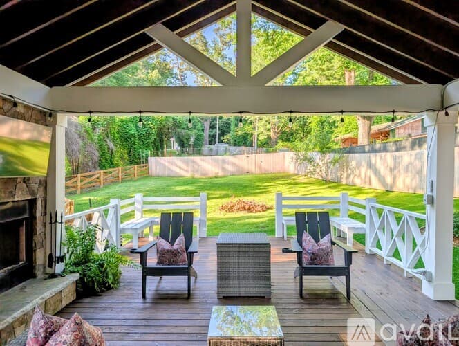 Lakemont House: 10 Oasis Rd