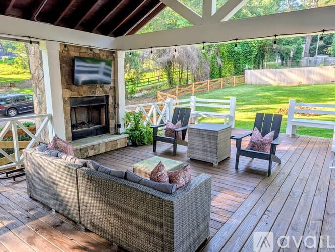 Lakemont House: 10 Oasis Rd